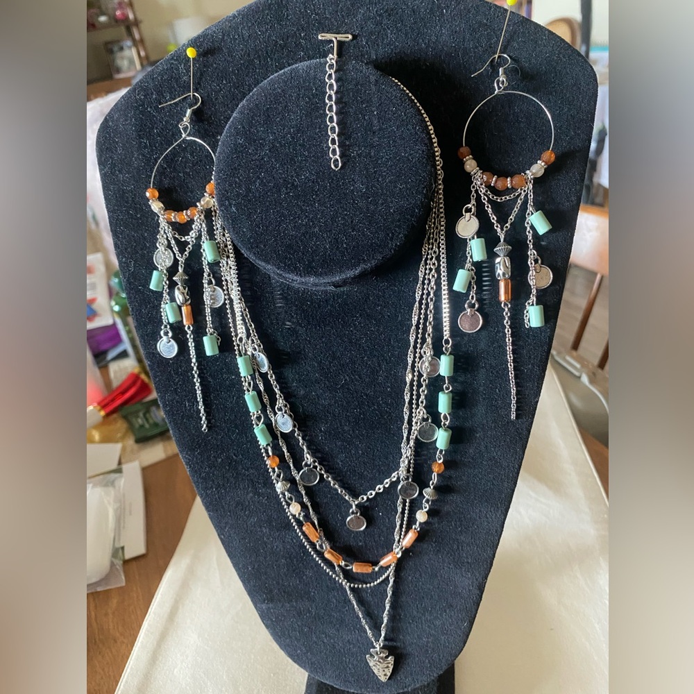 Unbranded Western Style Necklace with Matching Earrings